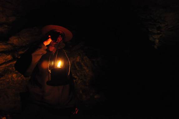 Nossa guia mostra como eram os tours nos primórdios do turismo na Mammoth Cave, há quase 200 anos, em Kentucky, nos Estados Unidos